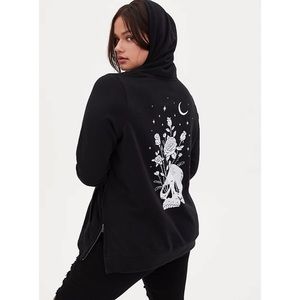 🆕 [Torrid] Black Moon Skull Fleece Tunic Hoodie